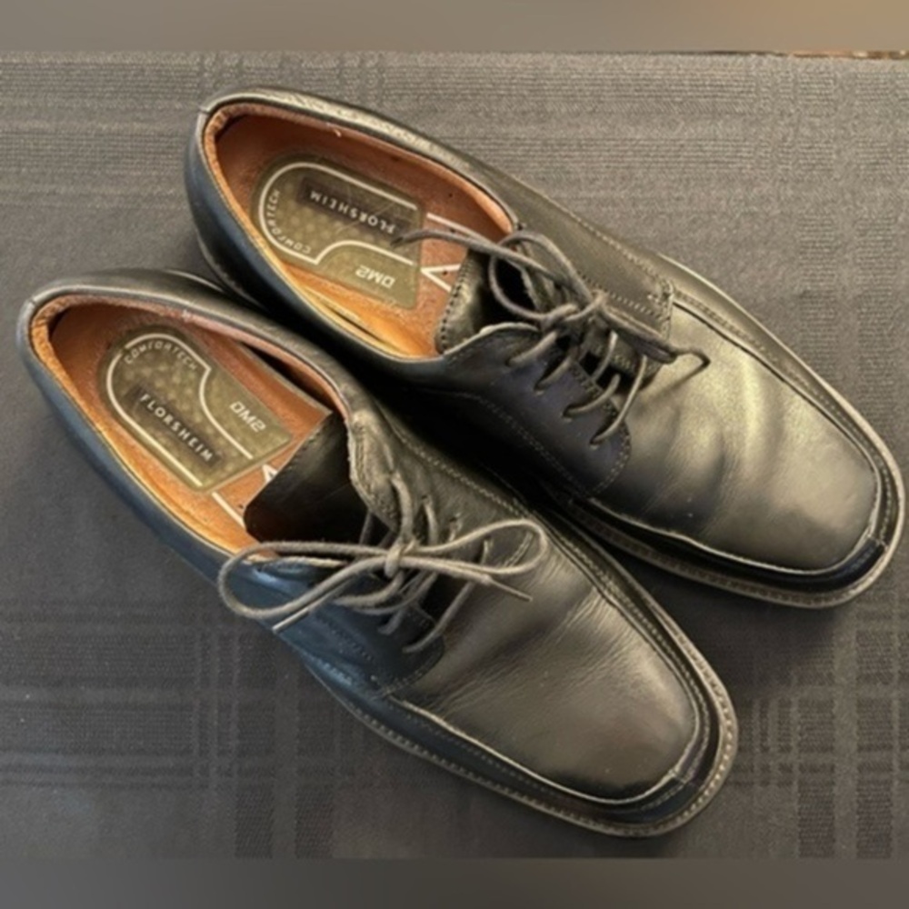 Florsheim Comfortech DM2 men’s lace up leather dress shoes.